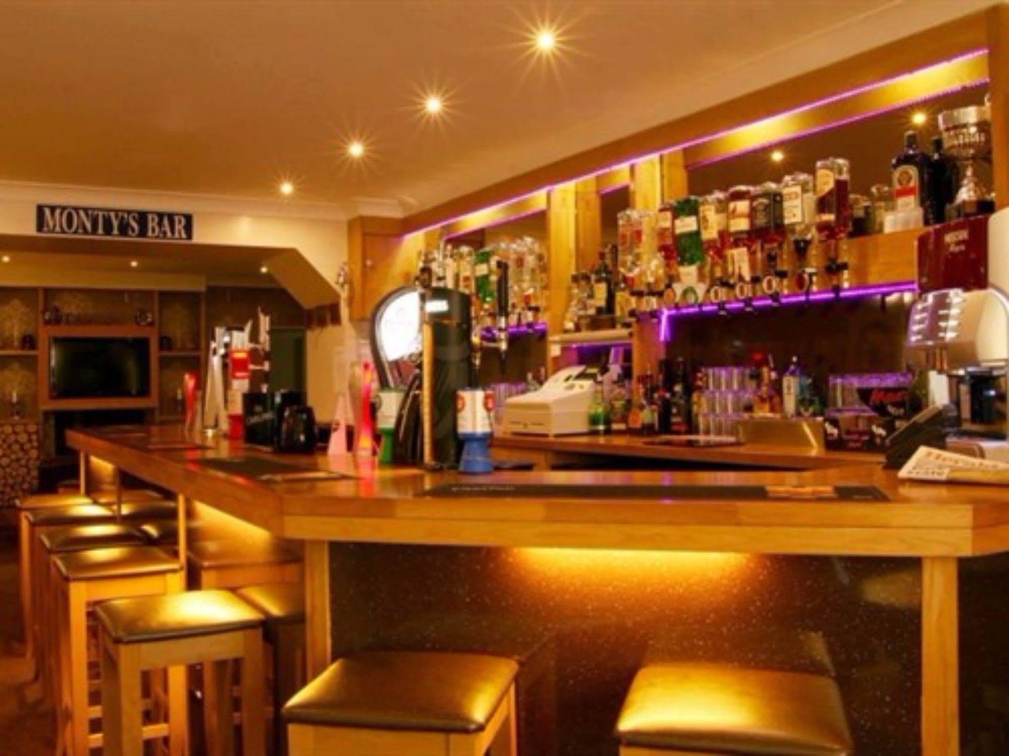 The Townhead Hotel Локерби Экстерьер фото